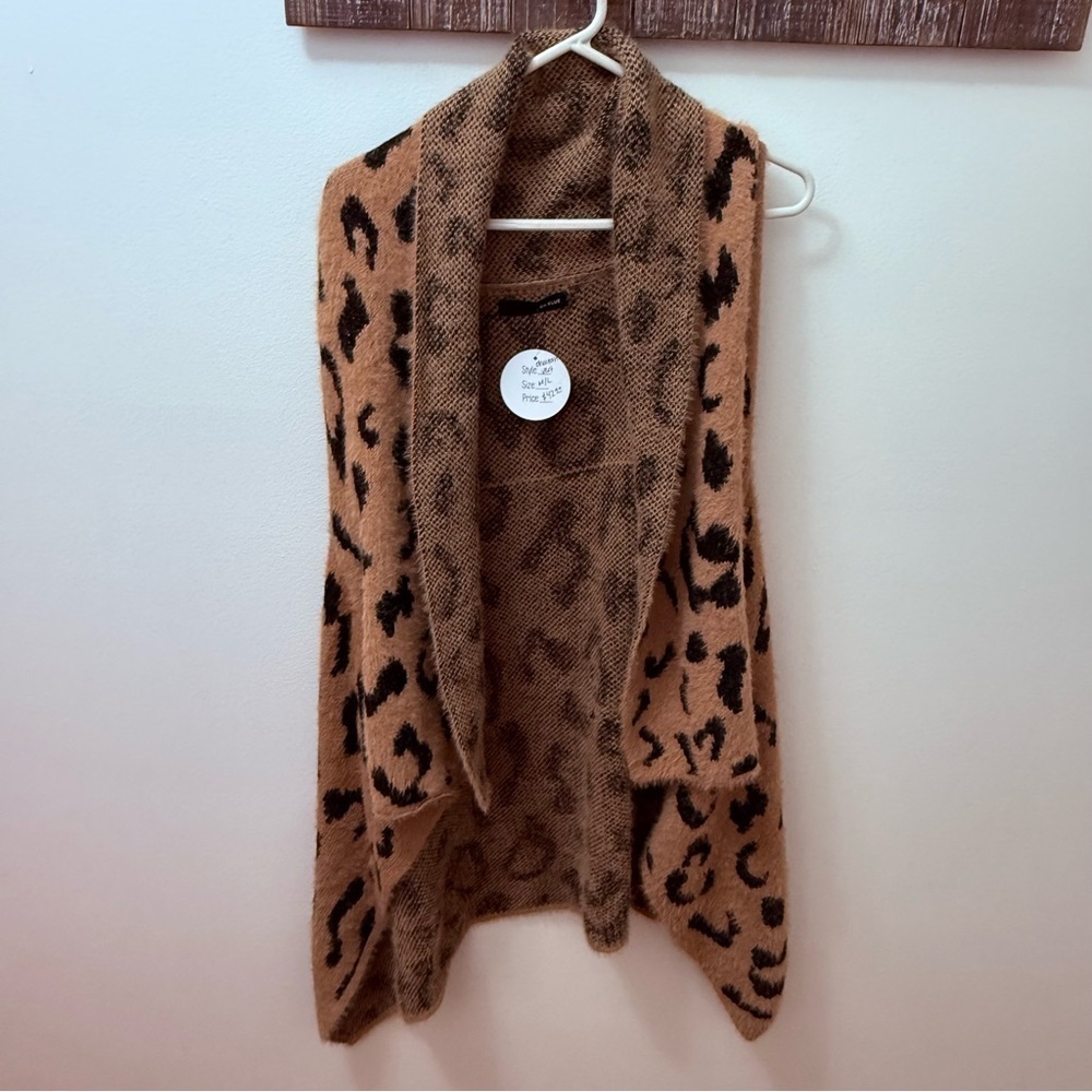 Sz. M/L On Blue Leopard Fuzzy Handkerchief Hem Sleeveless Sweater Vest